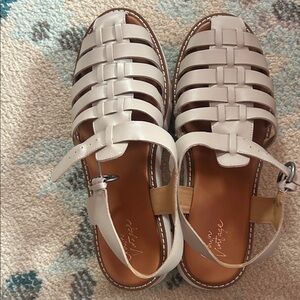 NWOT Crown Vintage White Woven fisherman Sandals
